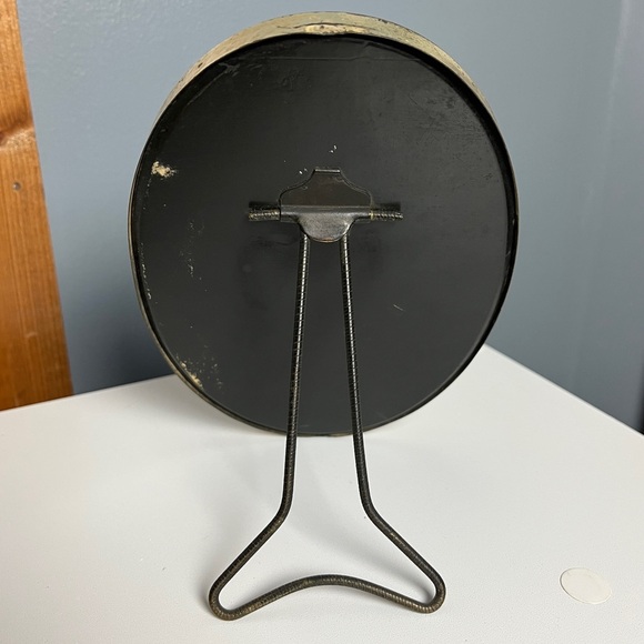 Vintage 40's Oval Round Frame with Creepy Girl with Doll Photo - Picture 3 of 11